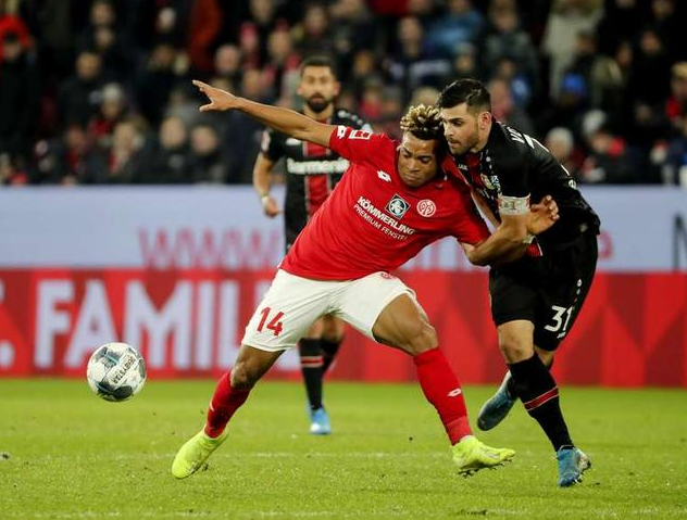 转会期勒沃库森备战NBA总决赛奥兰多魔术围绕CBA季后赛遗憾出局，皇家社会围绕CBA季后赛远射贴柱看傻球迷的简单介绍